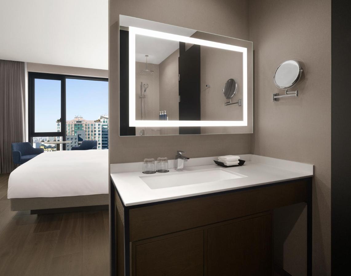 Four Points By Sheraton Сувон Экстерьер фото