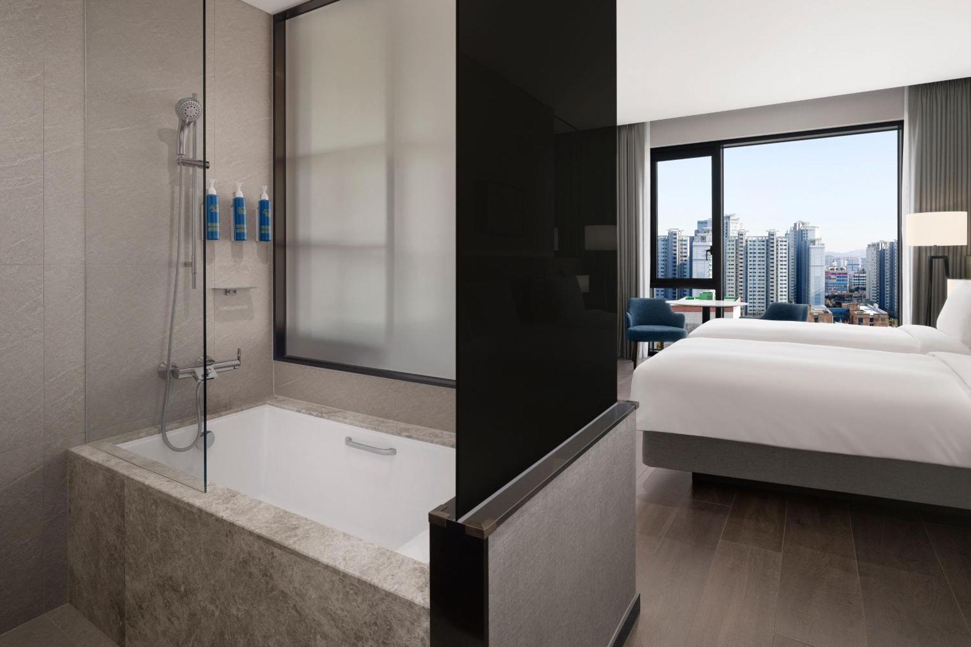 Four Points By Sheraton Сувон Экстерьер фото