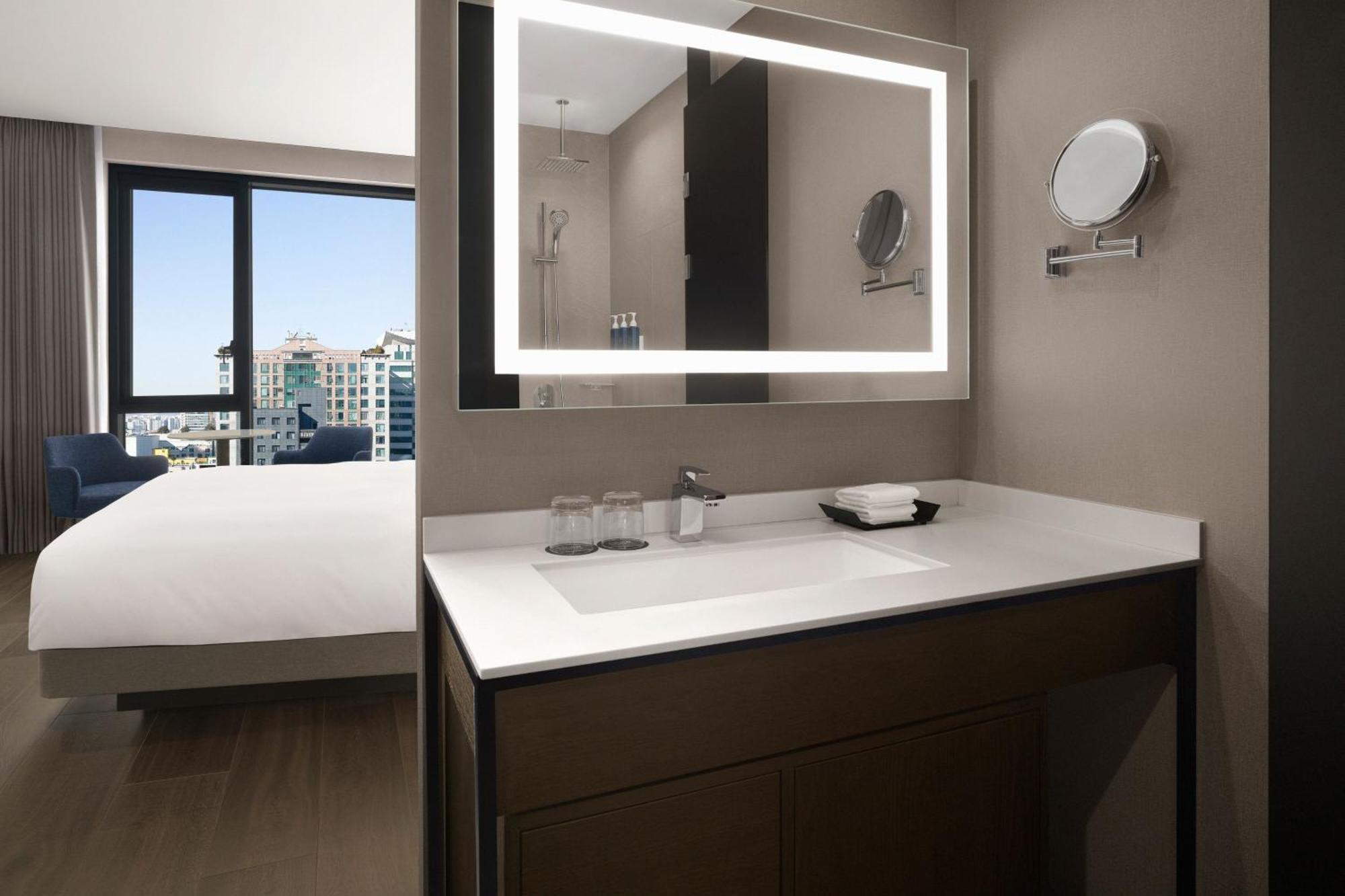 Four Points By Sheraton Сувон Экстерьер фото