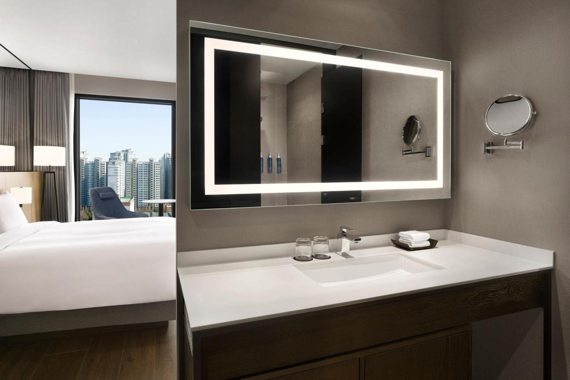 Four Points By Sheraton Сувон Экстерьер фото